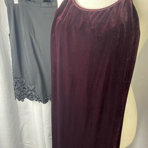 BISOU BISOU velour body con dress. - Picture 8 of 8